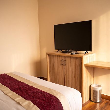 Hotel Black Diamond - Transit Point Inside Hotel Katmandu Dış mekan fotoğraf