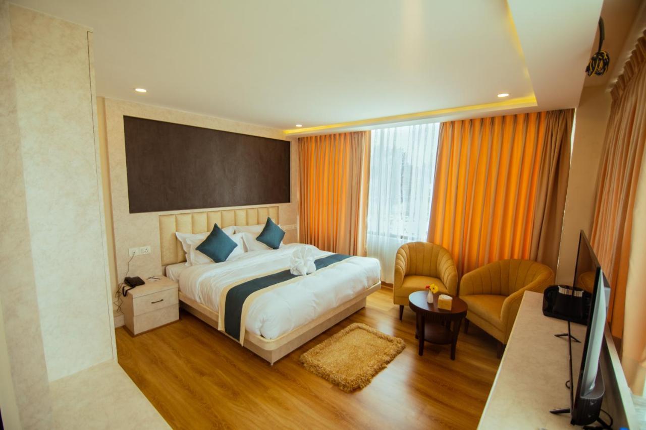 Hotel Black Diamond - Transit Point Inside Hotel Katmandu Dış mekan fotoğraf