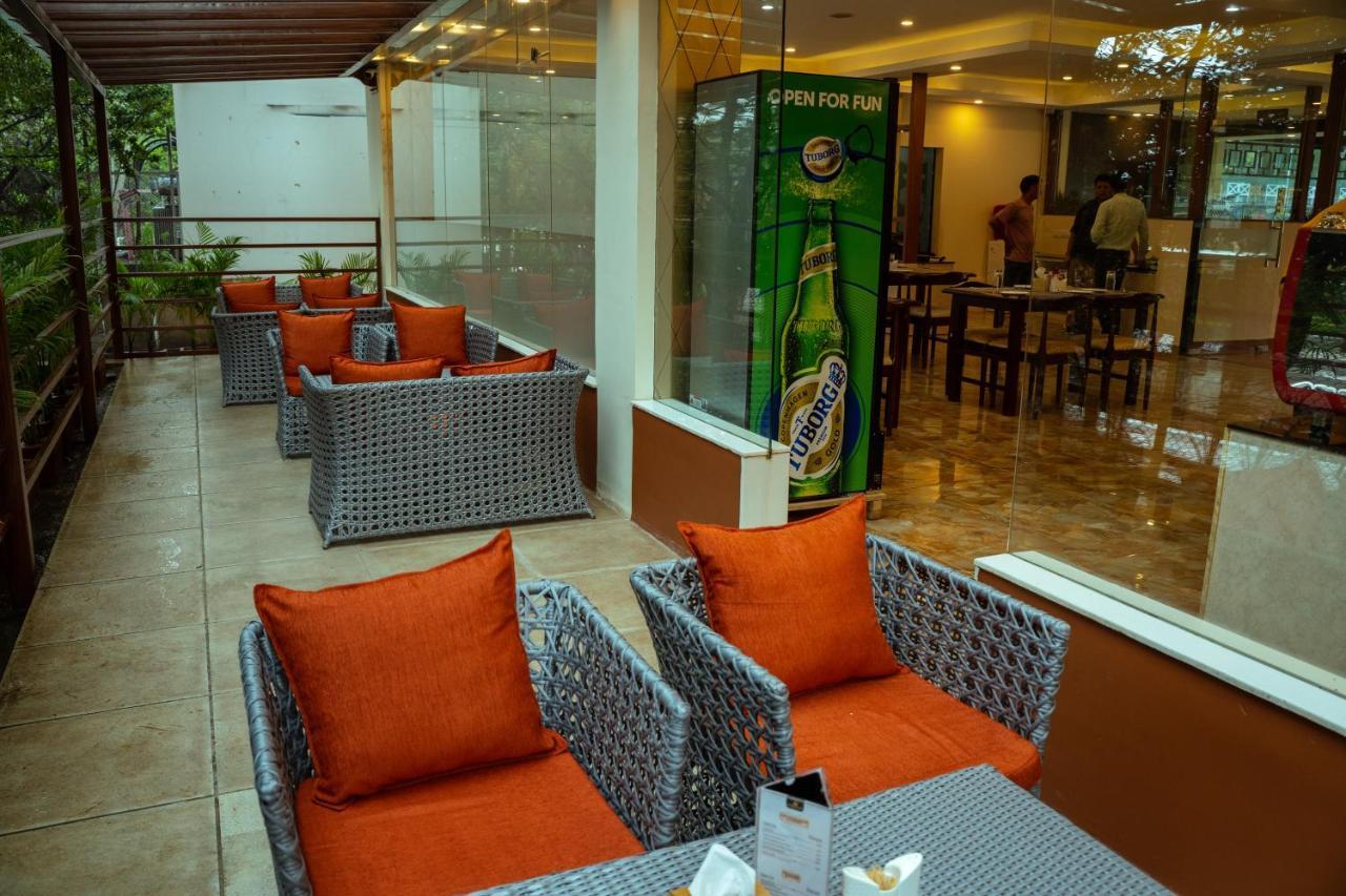 Hotel Black Diamond - Transit Point Inside Hotel Katmandu Dış mekan fotoğraf