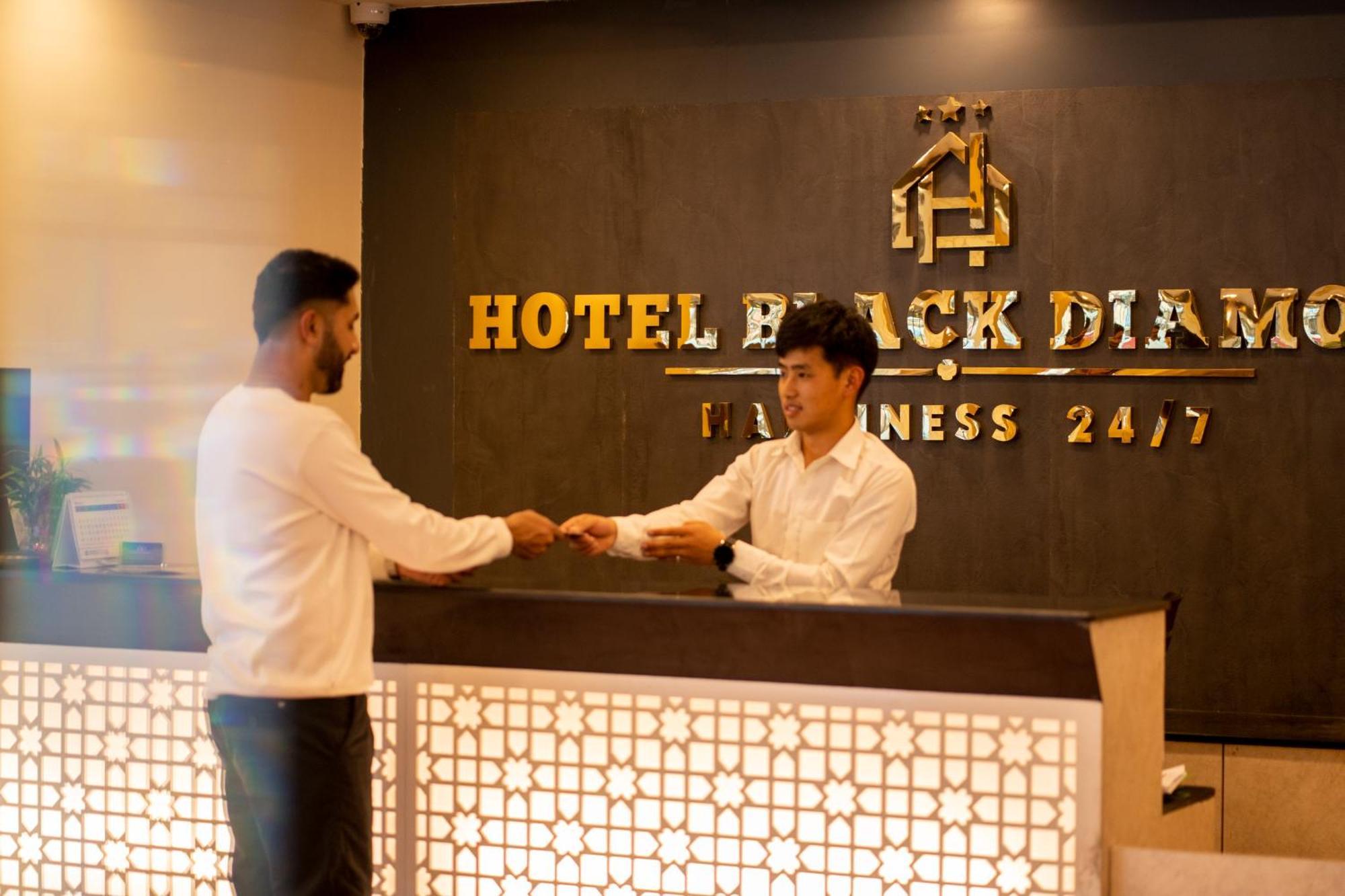 Hotel Black Diamond - Transit Point Inside Hotel Katmandu Dış mekan fotoğraf